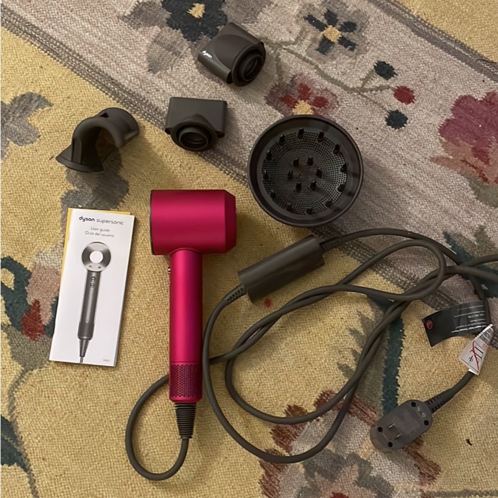 Dyson Hairdryer with attachments and diffuser